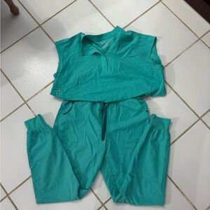 Figs Women's Top and Joggers Set